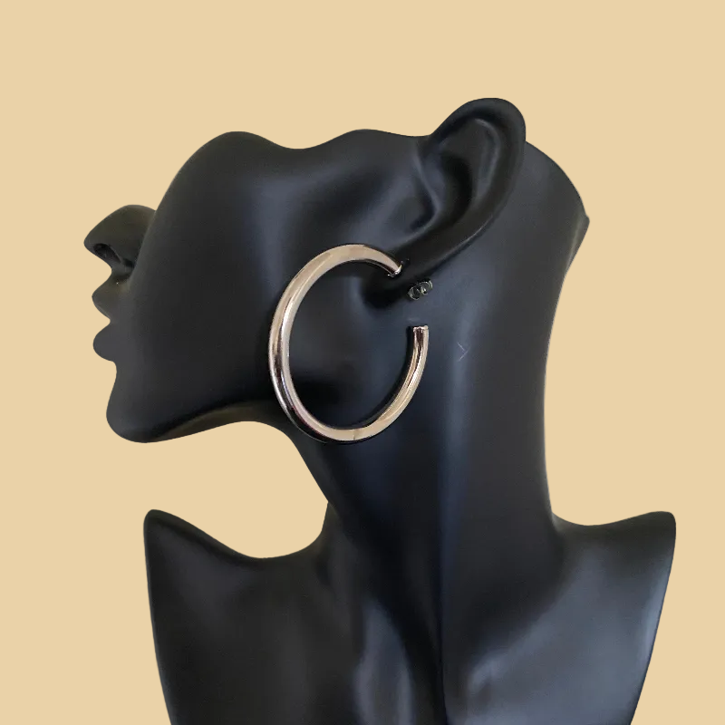 The Everyday Hoop stainless steel open hoop earring on black mannequin head